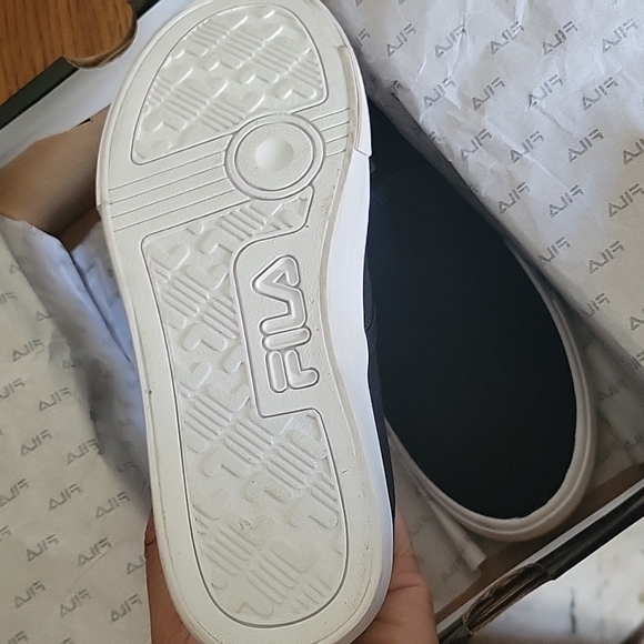 Shoes - Picture 2 of 4